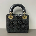 Sac à bandoulière Mini Lady Dior en cuir verni noir - Christian Dior