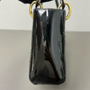 Sac à bandoulière Mini Lady Dior en cuir verni noir - Christian Dior