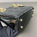 Sac à bandoulière Mini Lady Dior en cuir verni noir - Christian Dior
