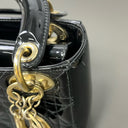 Sac à bandoulière Mini Lady Dior en cuir verni noir - Christian Dior