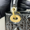 Sac à bandoulière Mini Lady Dior en cuir verni noir - Christian Dior