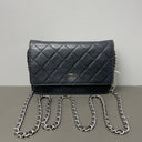 Sac à bandoulière Wallet On Chain en cuir lisse noir - Chanel