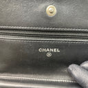 Sac à bandoulière Wallet On Chain en cuir lisse noir - Chanel