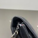 Sac à bandoulière Wallet On Chain en cuir lisse noir - Chanel