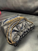 Sac à bandoulière seau mini 22 en cuir lisse noir - Chanel