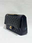 Sac à bandoulière Timeless 25 en cuir lisse noir - Chanel