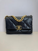 Sac à bandoulière Chanel 19 Small en cuir lisse noir - Chanel