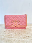 Sac à bandoulière Wallet-On-Chain Filigree en cuir caviar rose - Chanel