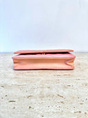 Sac à bandoulière Wallet-On-Chain Filigree en cuir caviar rose - Chanel