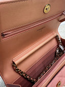 Sac à bandoulière Wallet-On-Chain Filigree en cuir caviar rose - Chanel