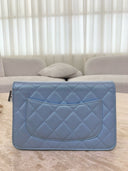 Sac à bandoulière Wallet-On-Chain en cuir lisse bleu - Chanel