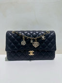 Sac à bandoulière Timeless Valentine Hearts en cuir lisse noir - Chanel