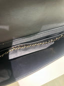 Sac à bandoulière Timeless Valentine Hearts en cuir lisse noir - Chanel