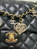 Sac à bandoulière Timeless Valentine Hearts en cuir lisse noir - Chanel