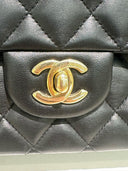 Sac à bandoulière Timeless Valentine Hearts en cuir lisse noir - Chanel