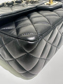 Sac à bandoulière Timeless Valentine Hearts en cuir lisse noir - Chanel