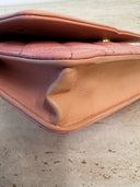 Sac à bandoulière Wallet-On-Chain Filigree en cuir caviar rose - Chanel