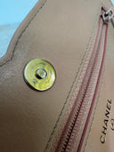 Sac à bandoulière Wallet-On-Chain Filigree en cuir caviar rose - Chanel