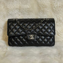 Sac à bandoulière Timeless 25 en cuir caviar noir - Chanel