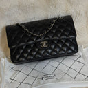 Sac à bandoulière Timeless 25 en cuir caviar noir - Chanel