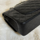Sac à bandoulière Timeless 25 en cuir caviar noir - Chanel