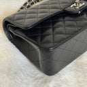 Sac à bandoulière Timeless 25 en cuir caviar noir - Chanel
