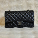 Sac à bandoulière Timeless 25 en cuir lisse noir - Chanel