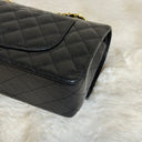Sac à bandoulière Timeless 25 en cuir caviar noir - Chanel