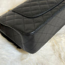 Sac à bandoulière Timeless 25 en cuir caviar noir - Chanel