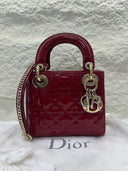 Sac à bandoulière Mini Lady Dior en cuir verni rouge - Christian Dior