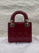Sac à bandoulière Mini Lady Dior en cuir verni rouge - Christian Dior