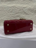 Sac à bandoulière Mini Lady Dior en cuir verni rouge - Christian Dior