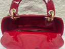 Sac à bandoulière Mini Lady Dior en cuir verni rouge - Christian Dior