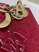 Sac à bandoulière Mini Lady Dior en cuir verni rouge - Christian Dior