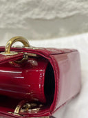Sac à bandoulière Mini Lady Dior en cuir verni rouge - Christian Dior