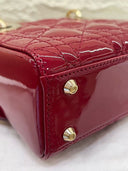 Sac à bandoulière Mini Lady Dior en cuir verni rouge - Christian Dior