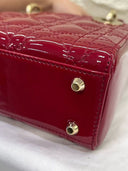 Sac à bandoulière Mini Lady Dior en cuir verni rouge - Christian Dior