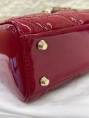 Sac à bandoulière Mini Lady Dior en cuir verni rouge - Christian Dior