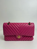 Sac à bandoulière Timeless 25 en cuir chevron rose - Chanel