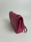 Sac à bandoulière Timeless 25 en cuir chevron rose - Chanel