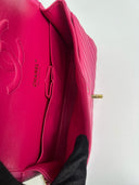 Sac à bandoulière Timeless 25 en cuir chevron rose - Chanel