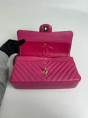 Sac à bandoulière Timeless 25 en cuir chevron rose - Chanel