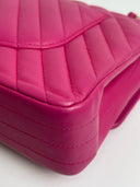 Sac à bandoulière Timeless 25 en cuir chevron rose - Chanel