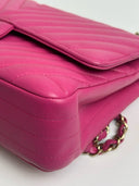 Sac à bandoulière Timeless 25 en cuir chevron rose - Chanel