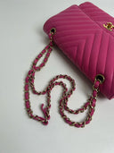 Sac à bandoulière Timeless 25 en cuir chevron rose - Chanel