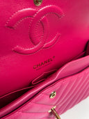 Sac à bandoulière Timeless 25 en cuir chevron rose - Chanel