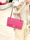 Sac à bandoulière Timeless 25 en cuir chevron rose - Chanel