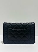 Sac à bandoulière Wallet-On-Chain en cuir lisse noir - Chanel