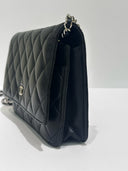 Sac à bandoulière Wallet-On-Chain en cuir lisse noir - Chanel