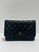 Sac à bandoulière Wallet-On-Chain en cuir lisse noir - Chanel